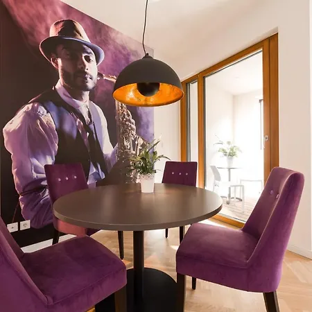 Modernes Am Neumarkt *