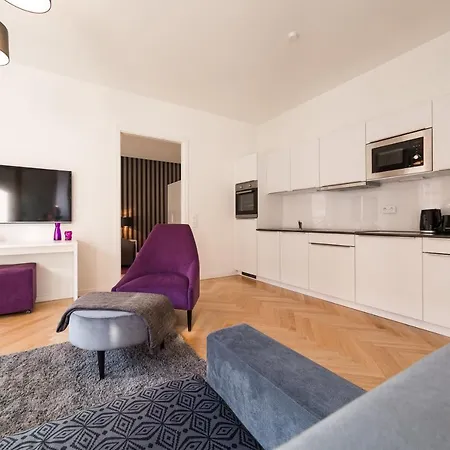 Modernes Am Neumarkt